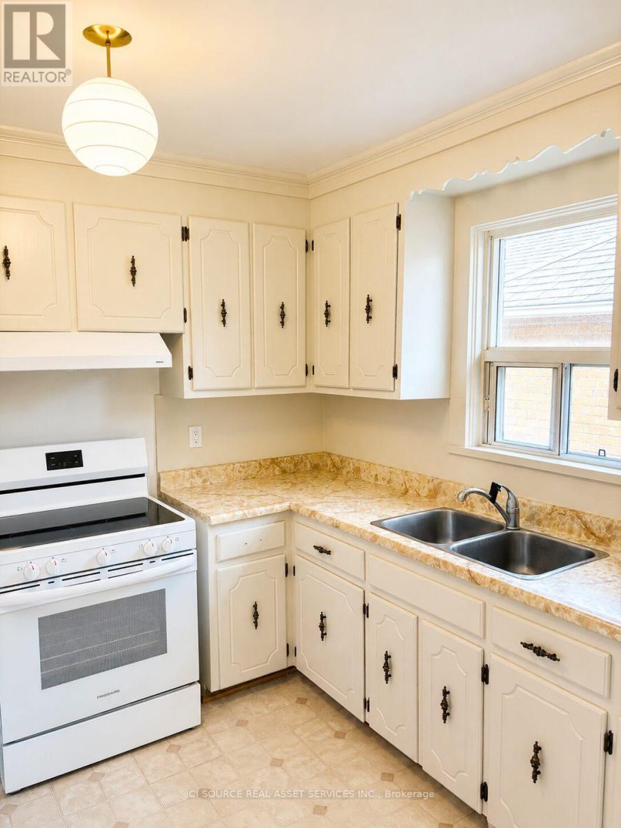 100 BALLACAINE DRIVE - 8
