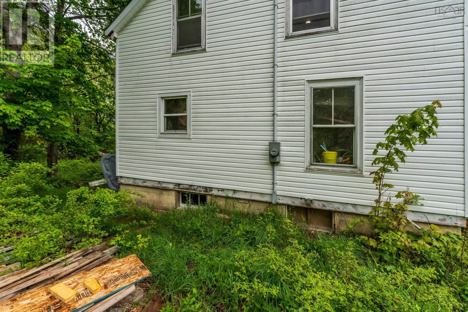 9596 Highway 8 - 25
