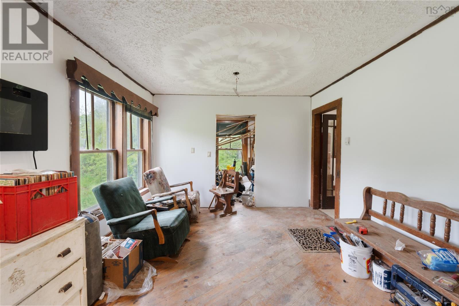 9596 Highway 8 - 4