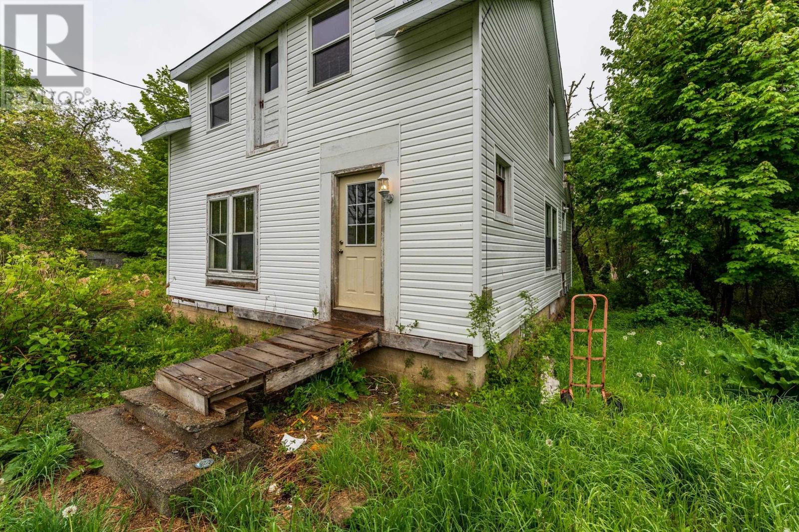 9596 Highway 8 - 28