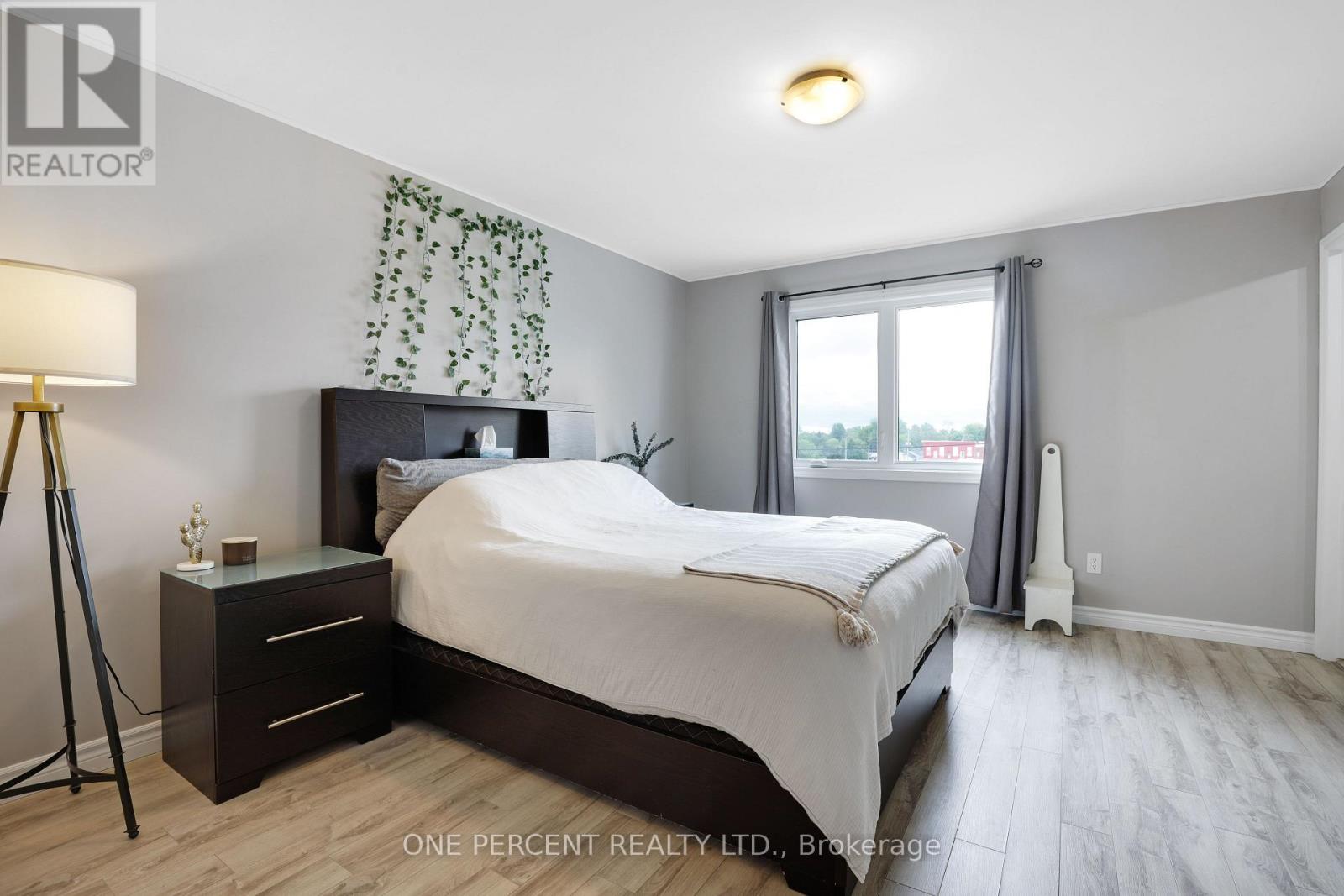 8D GEORGE STREET - 19