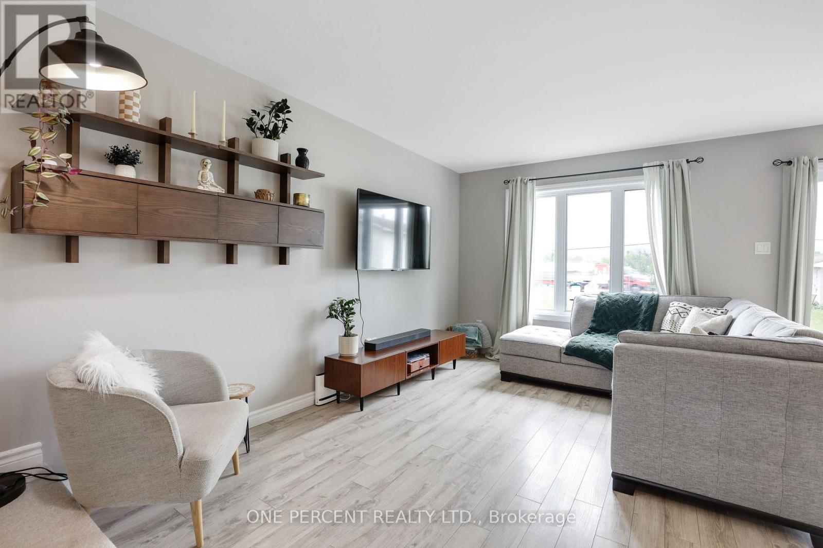 8D GEORGE STREET - 15