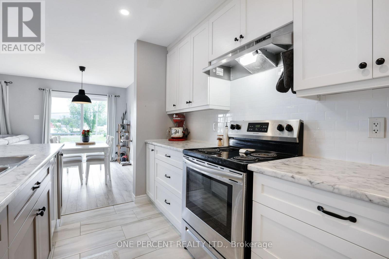 8D GEORGE STREET - 11