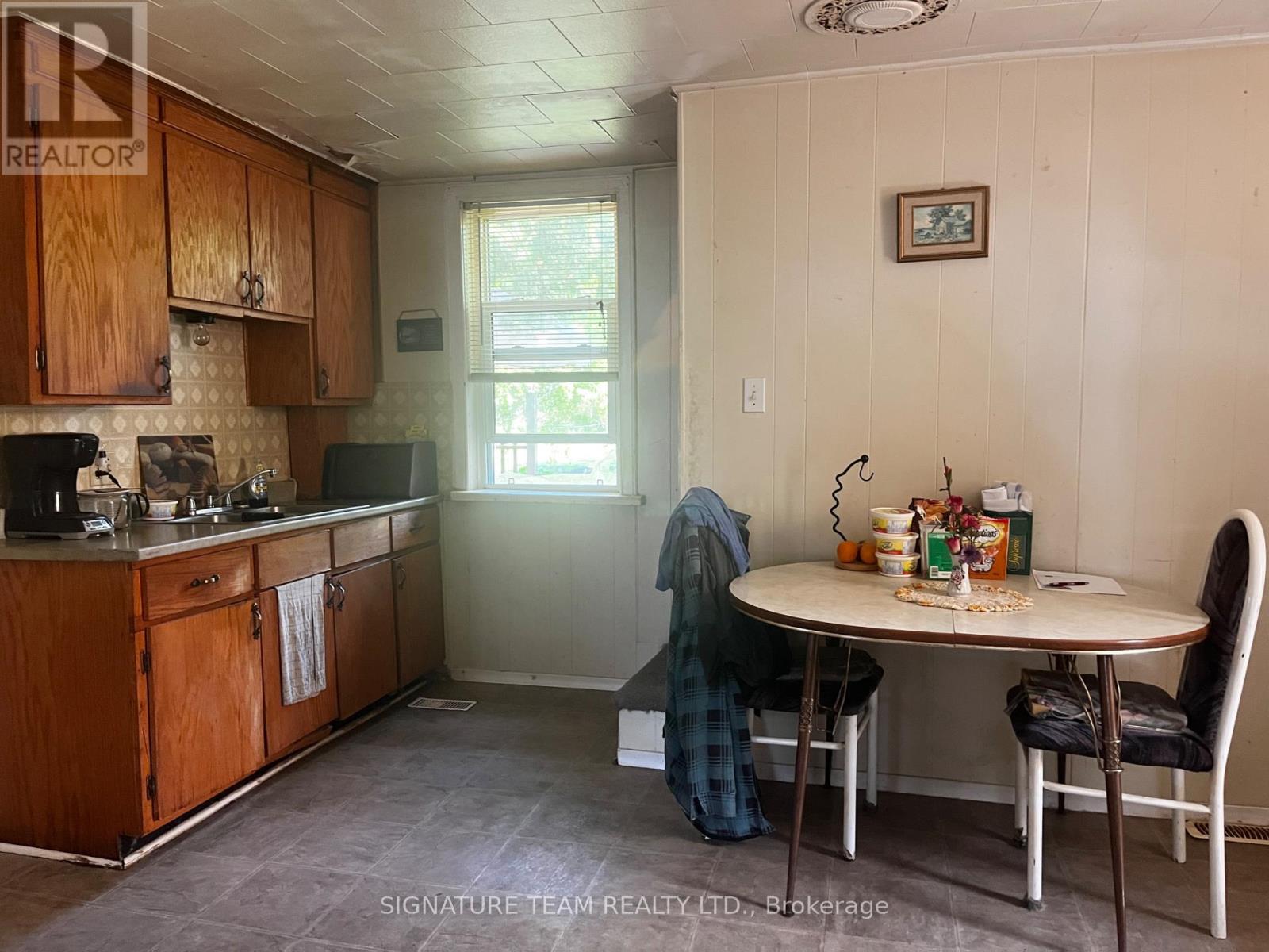 207 JANE STREET - Image 9