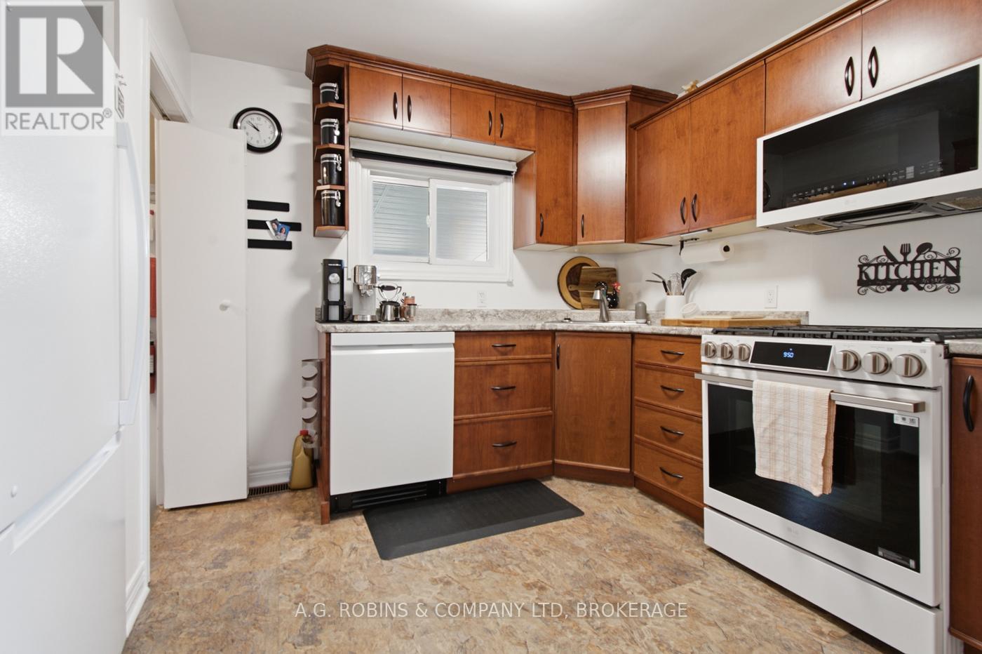 4 CLIFFORD AVENUE - Image 12