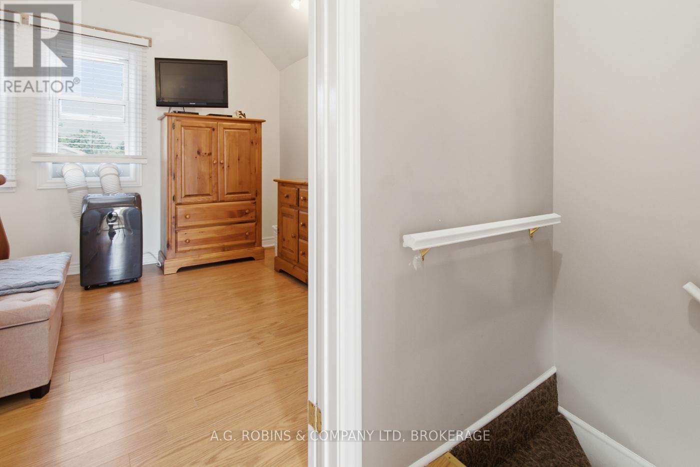 4 CLIFFORD AVENUE - Image 21