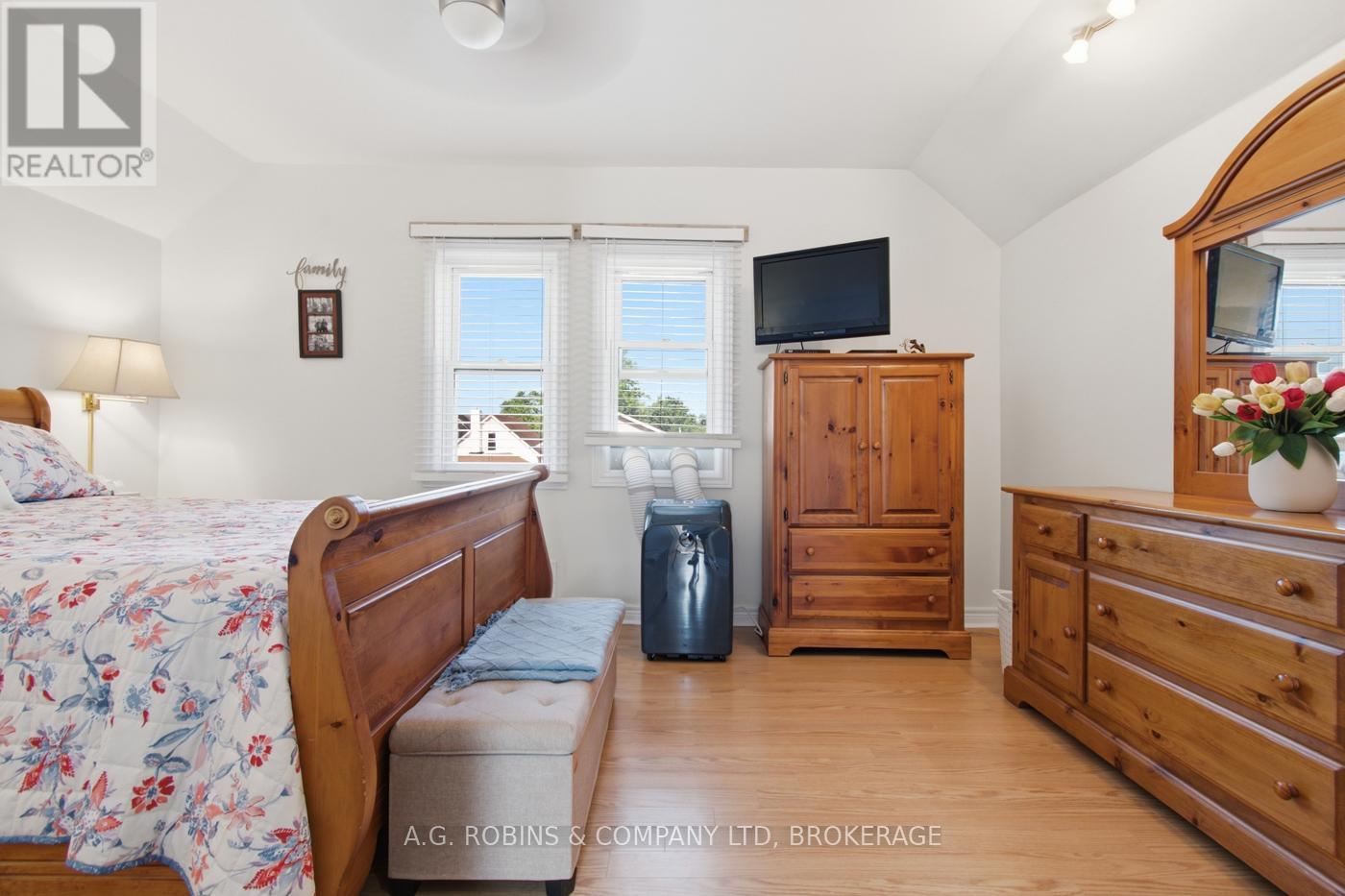 4 CLIFFORD AVENUE - Image 22