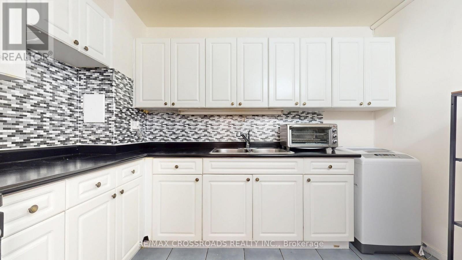 #208 715 DON MILLS ROAD - 18