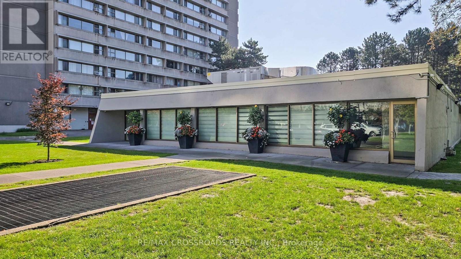 #208 715 DON MILLS ROAD - 27