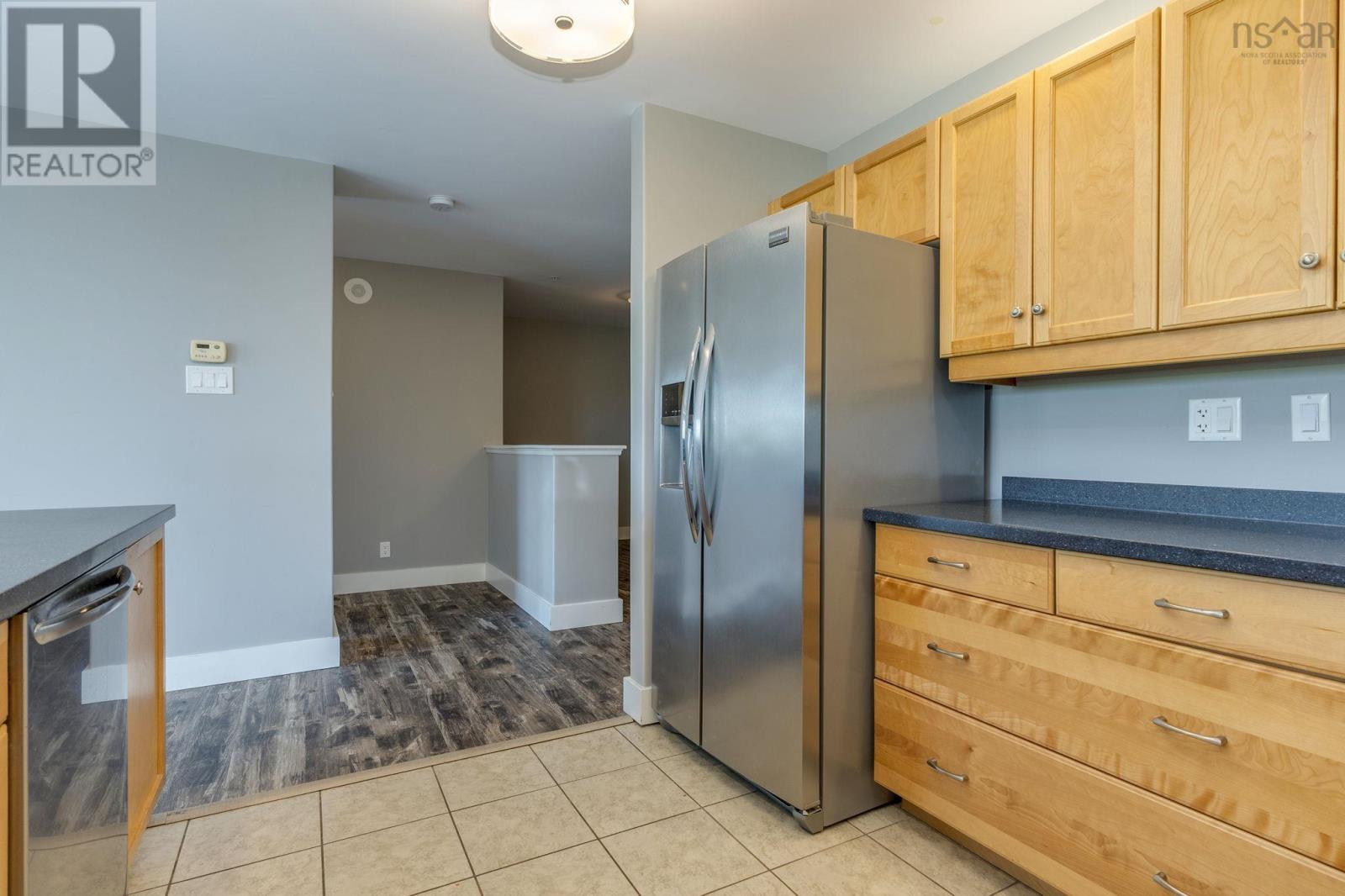 #402 5839 Cunard Street - 17