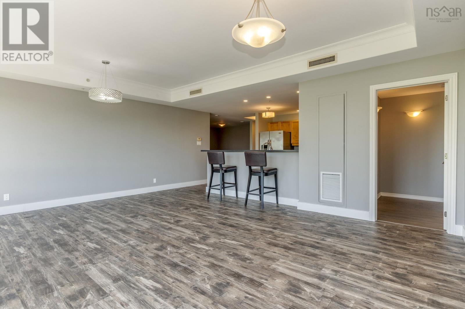 #402 5839 Cunard Street - 23