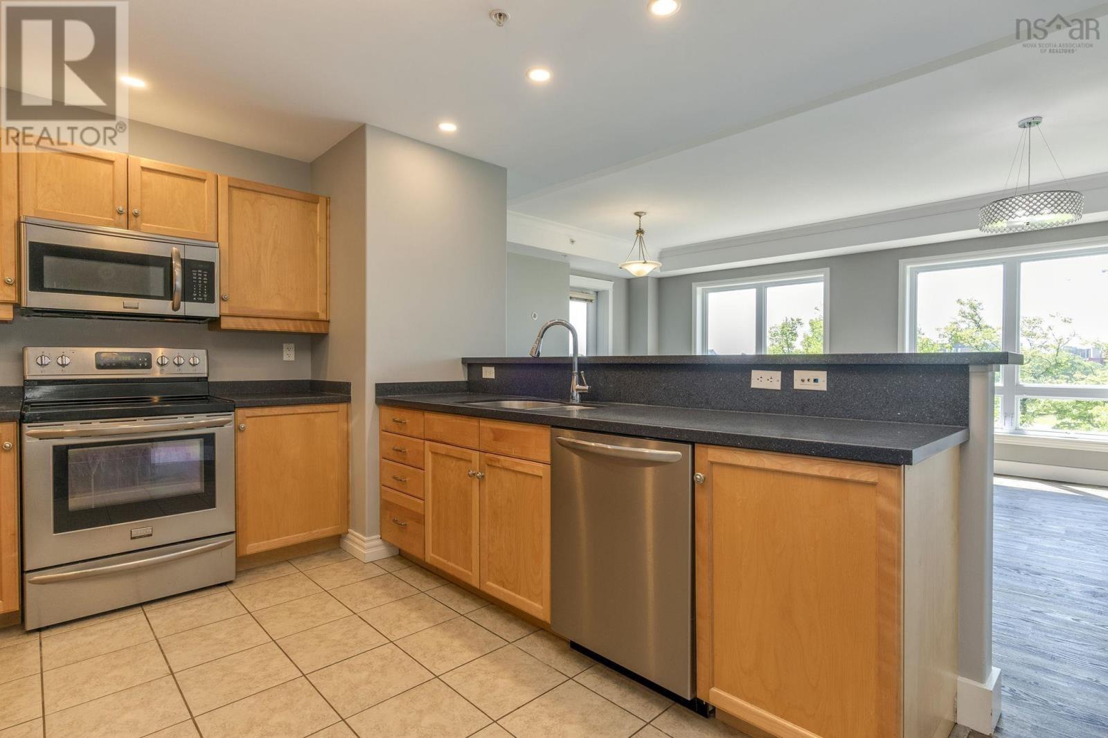 #402 5839 Cunard Street - 18