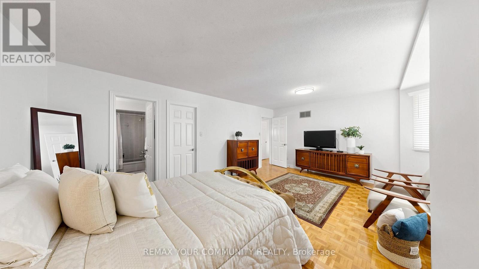 19 IVANO MEWS - 16