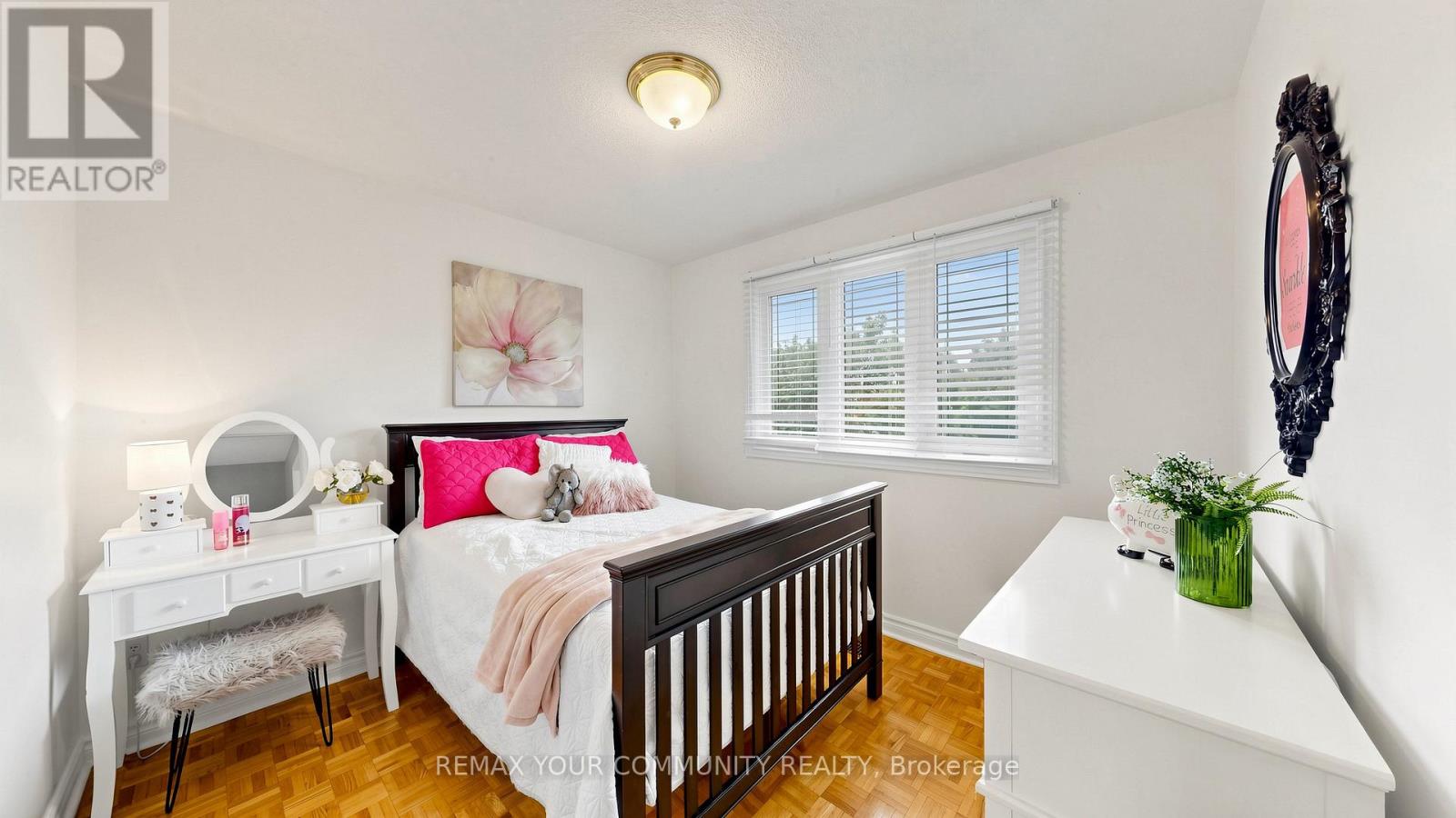 19 IVANO MEWS - 23