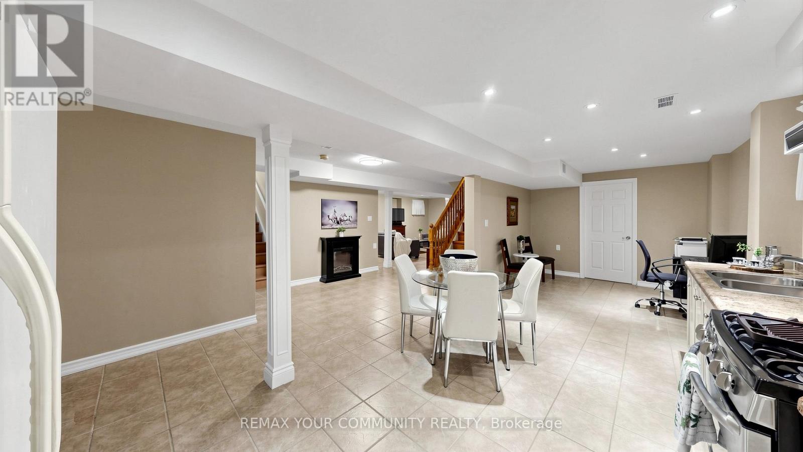 19 IVANO MEWS - 26