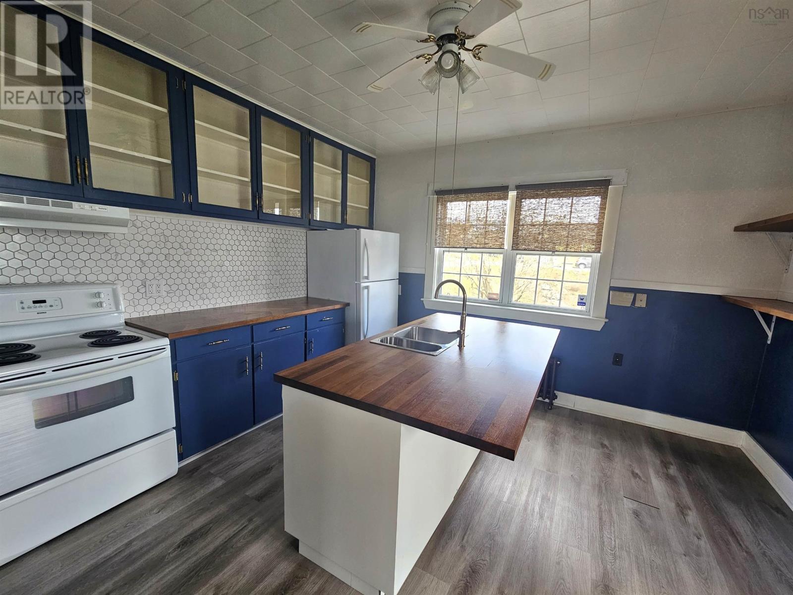 455 Purves Street - 11