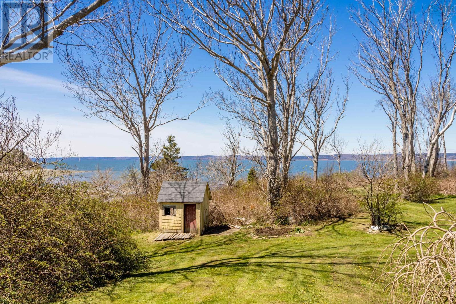 8367 Highway 101 - 37