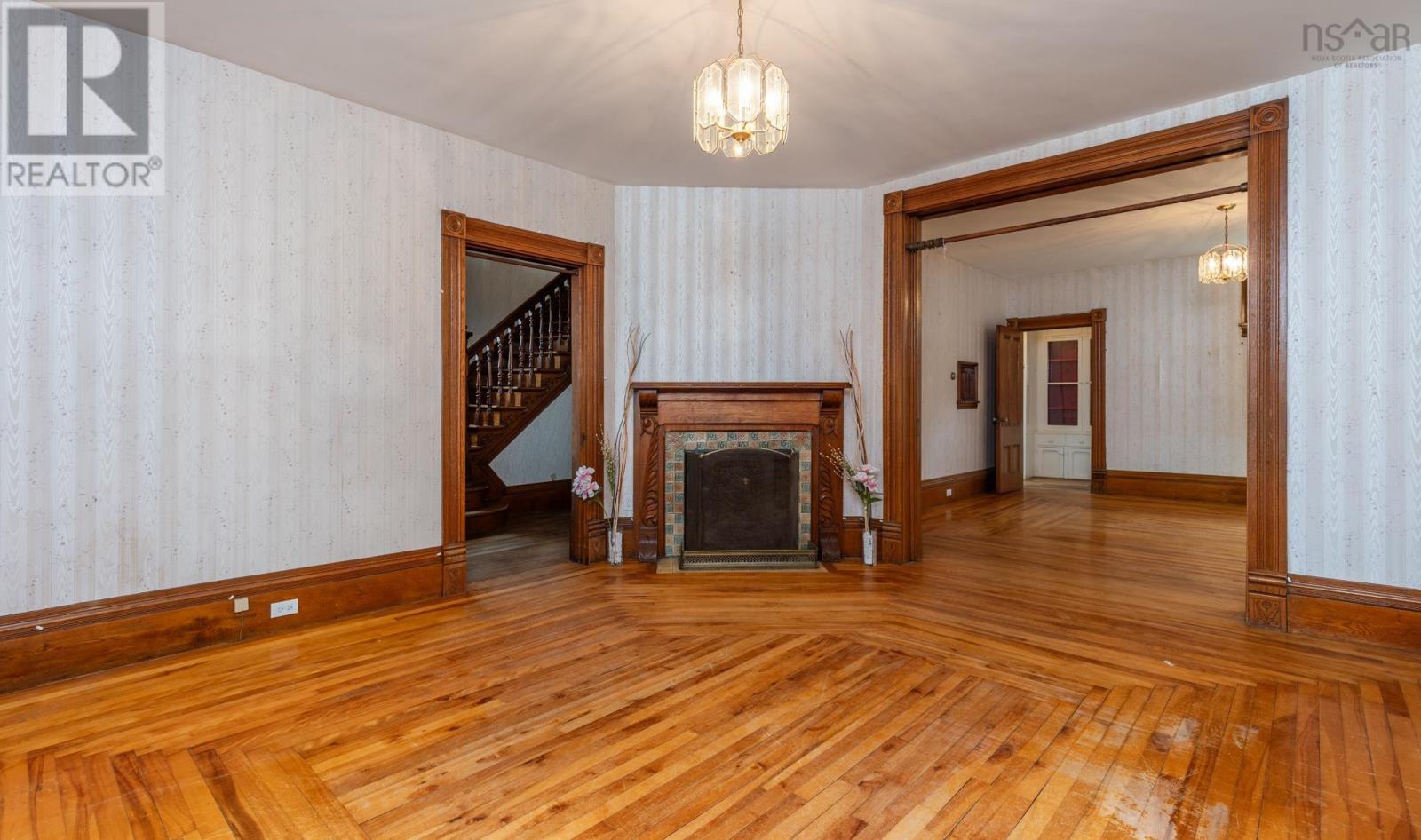 13 Porter Street - 15