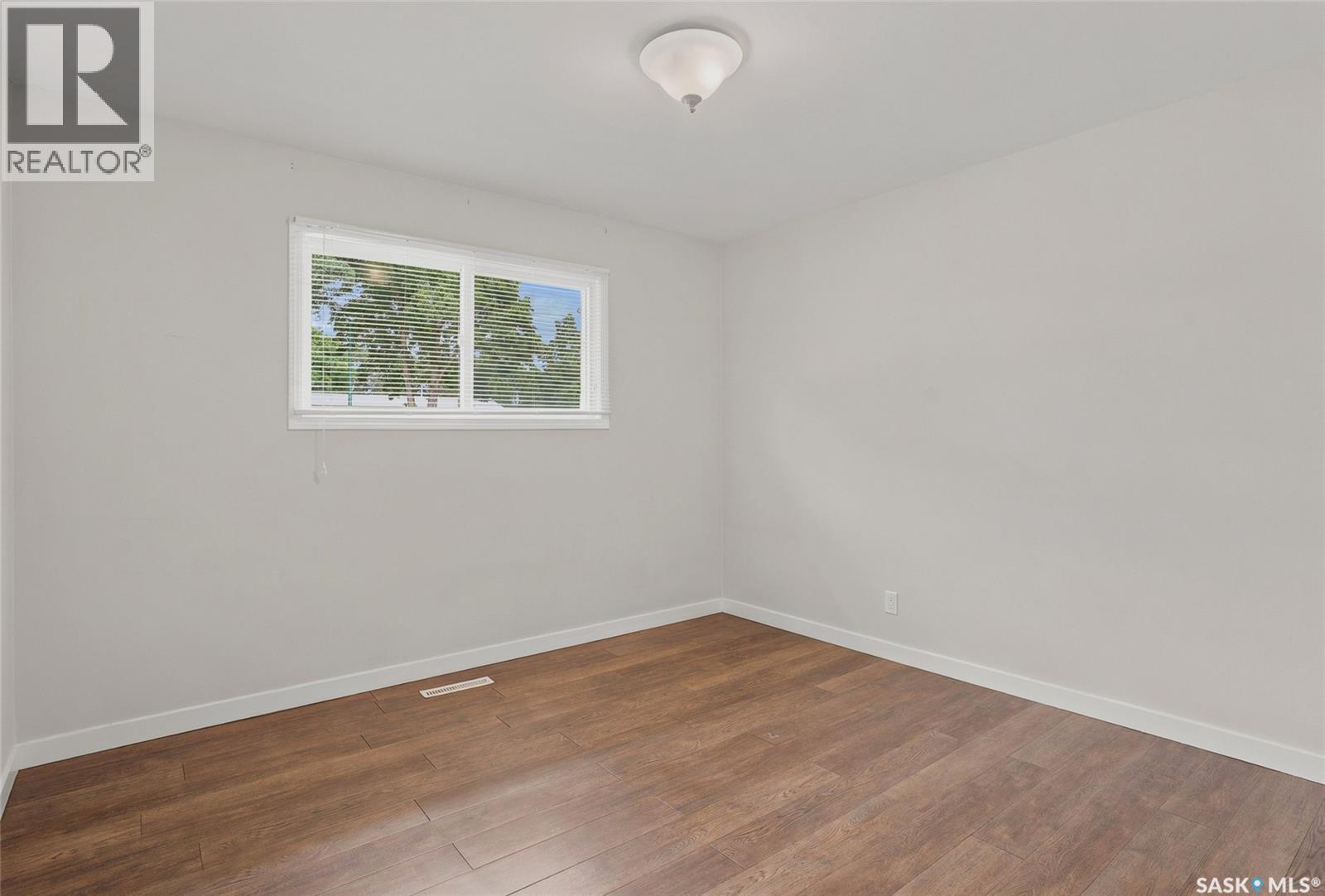 322 Witney AVENUE N — photo 14