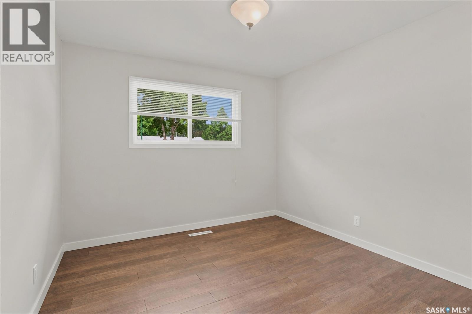 322 Witney AVENUE N — photo 16