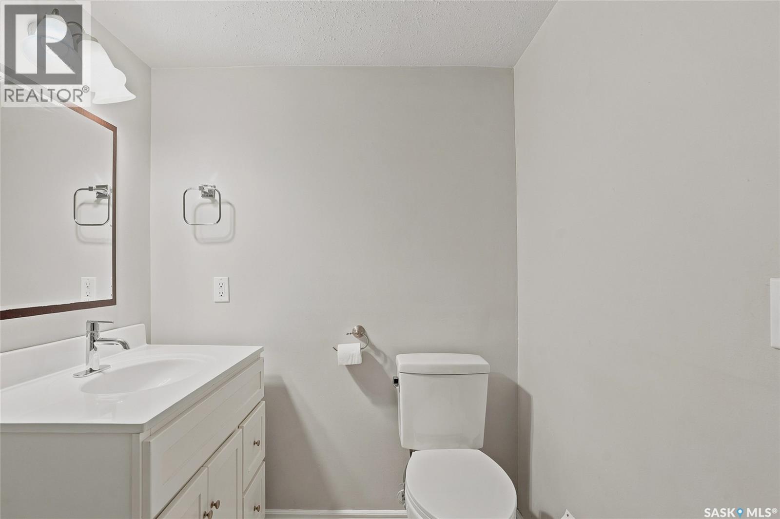 322 Witney AVENUE N — photo 34