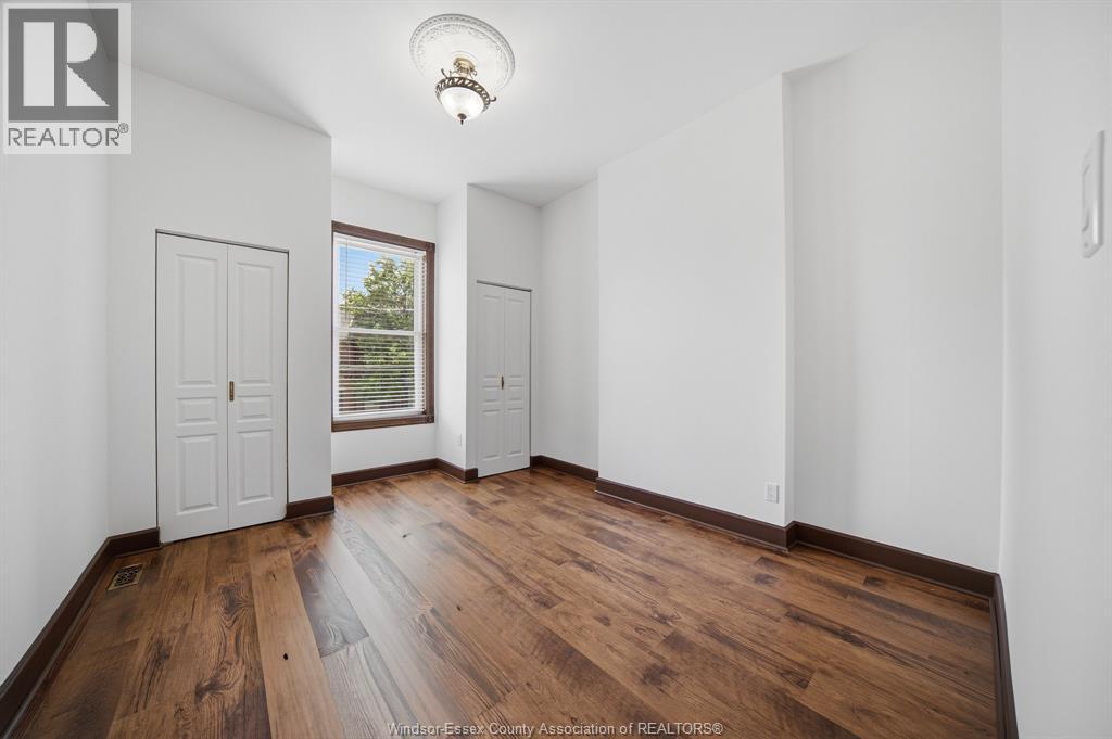 265 MACNAB STREET North - 18