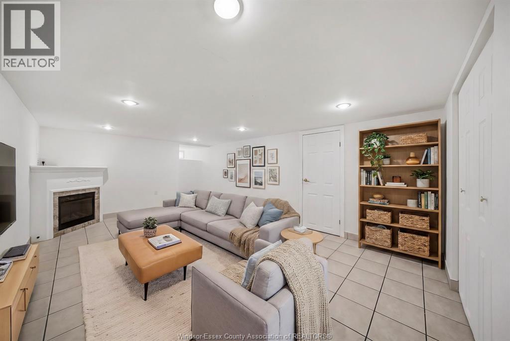 265 MACNAB STREET North - 24