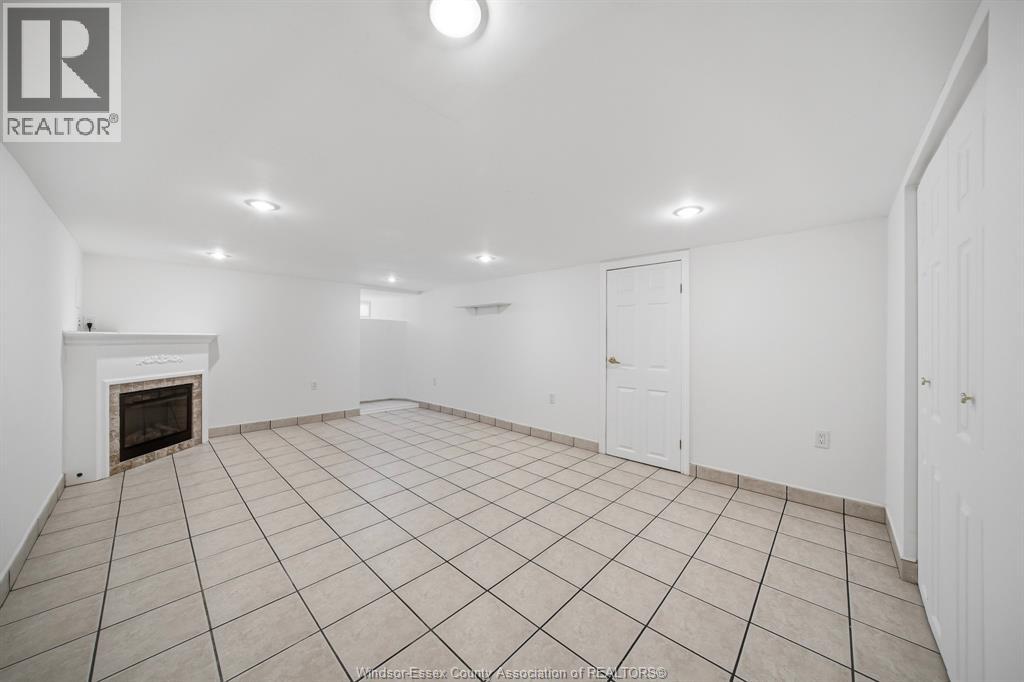 265 MACNAB STREET North - 25