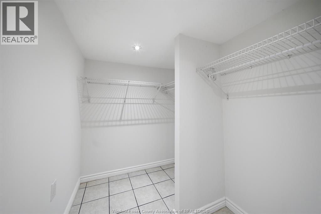 265 MACNAB STREET North - 29