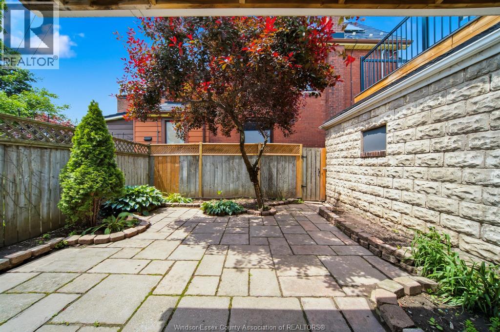 265 MACNAB STREET North - 31