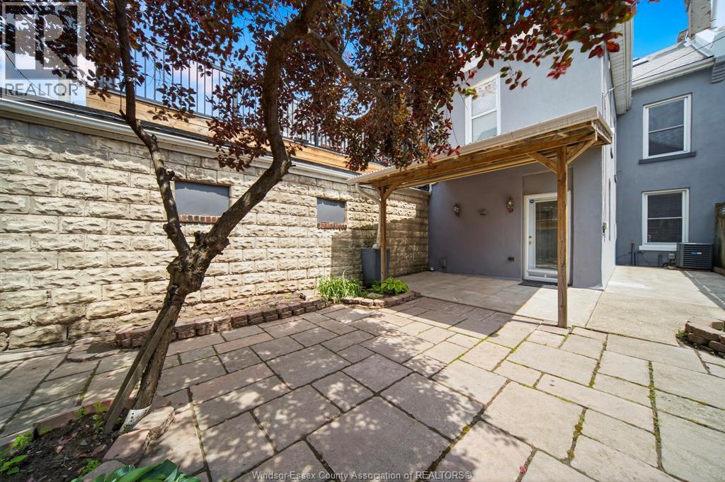265 MACNAB STREET North - 32