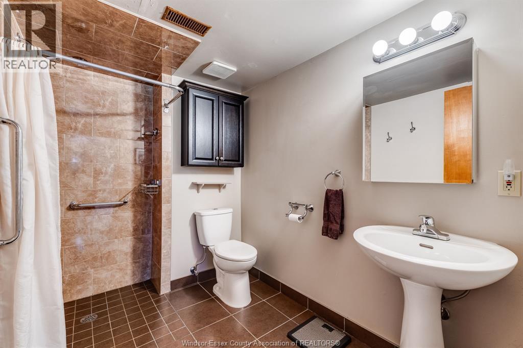 8418 Kingston - 25