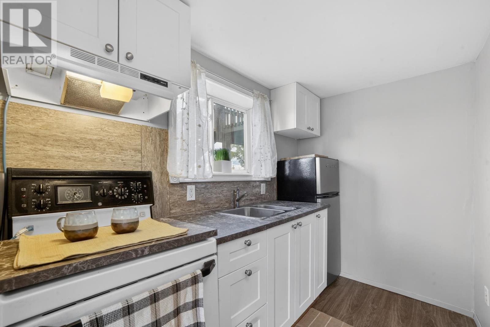 415 First Street South - 34