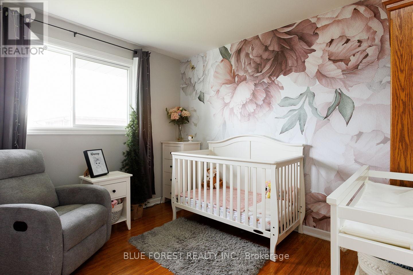 2 SURREY CRESCENT - 11