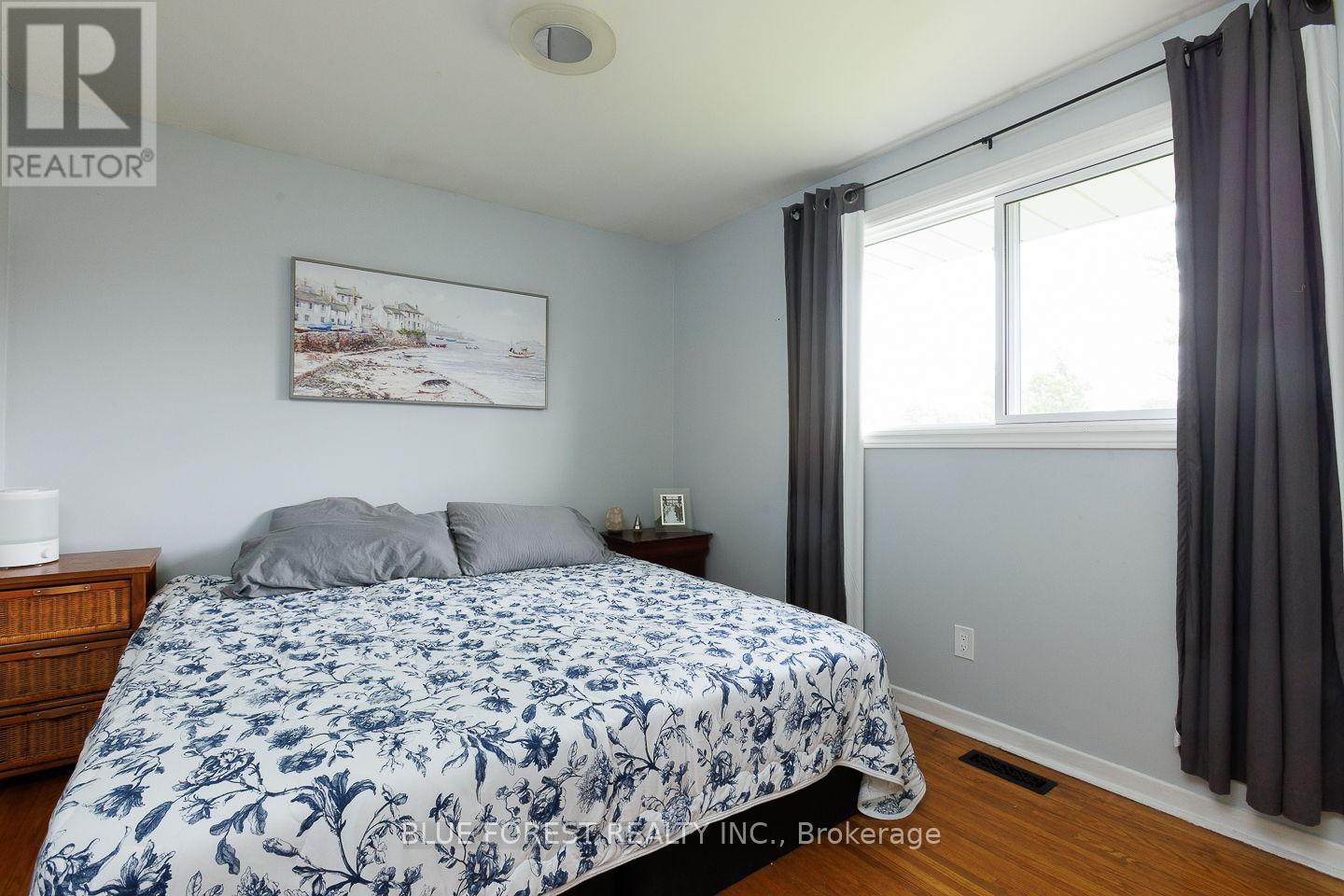2 SURREY CRESCENT - 13