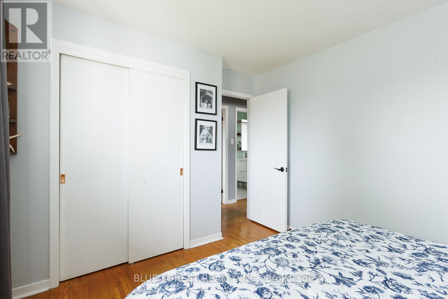 2 SURREY CRESCENT - 14