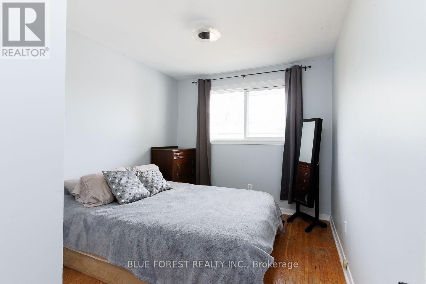2 SURREY CRESCENT - 15