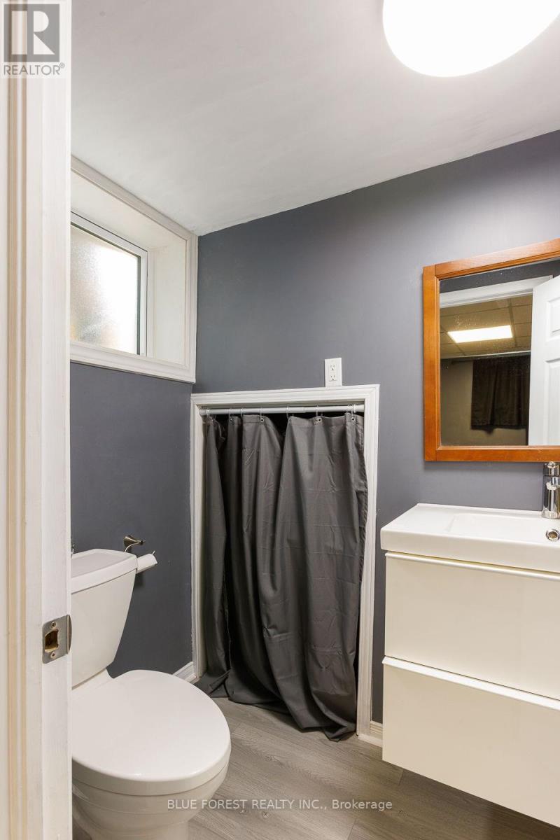 2 SURREY CRESCENT - 21