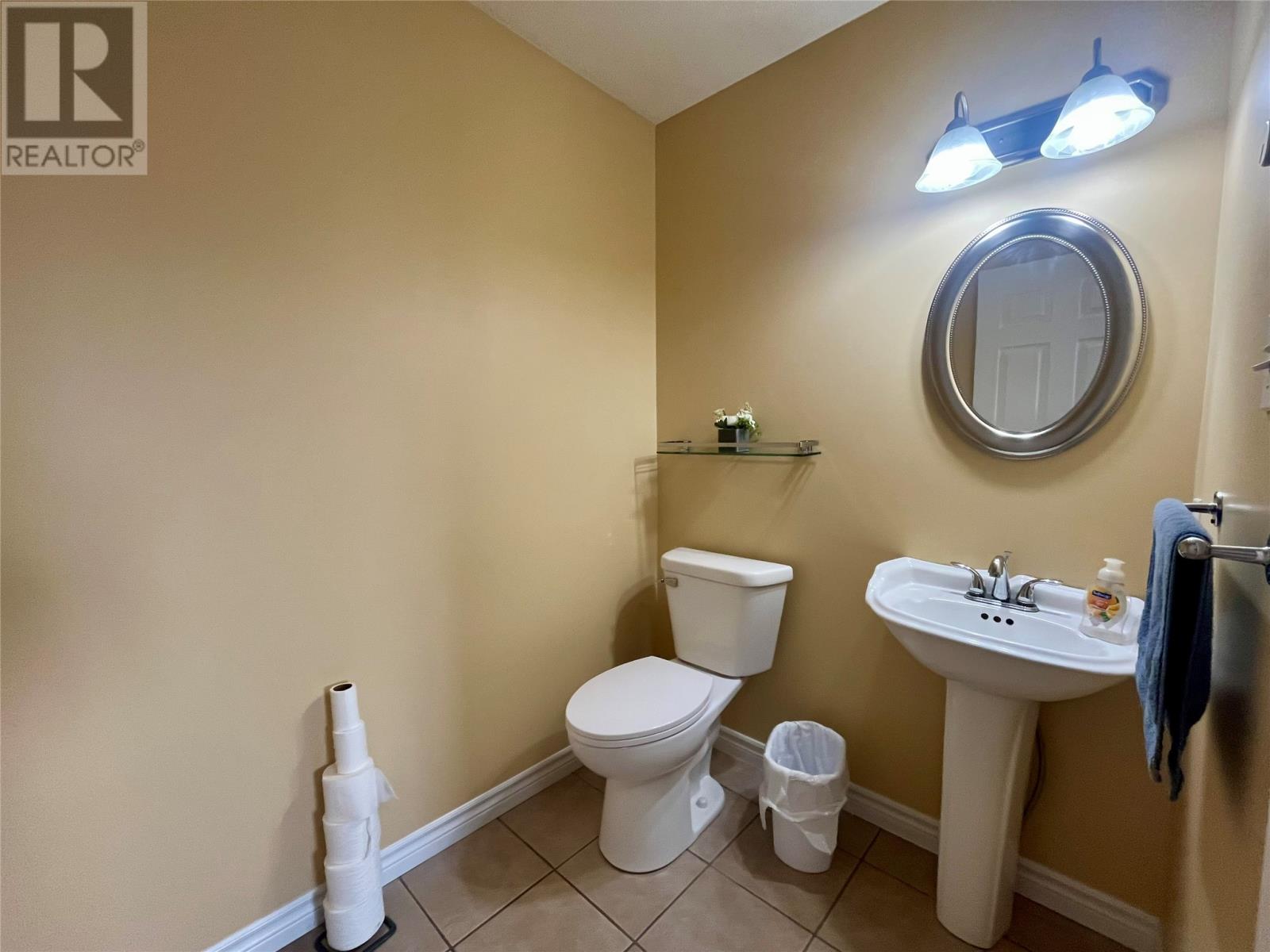 17 Hillview Avenue - 16