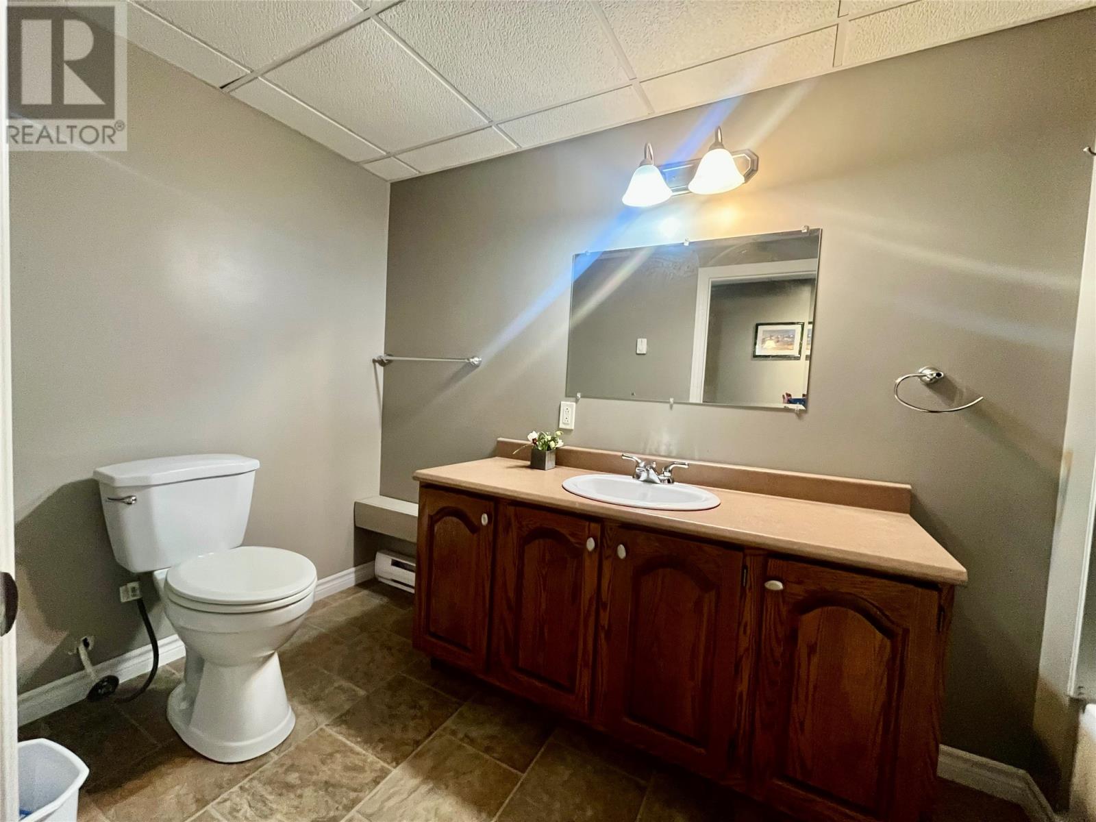 17 Hillview Avenue - 24