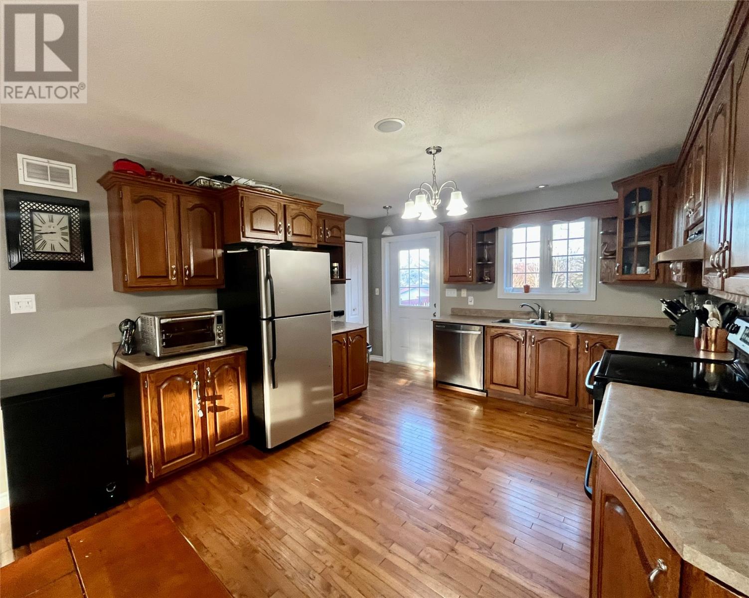 17 Hillview Avenue - 8