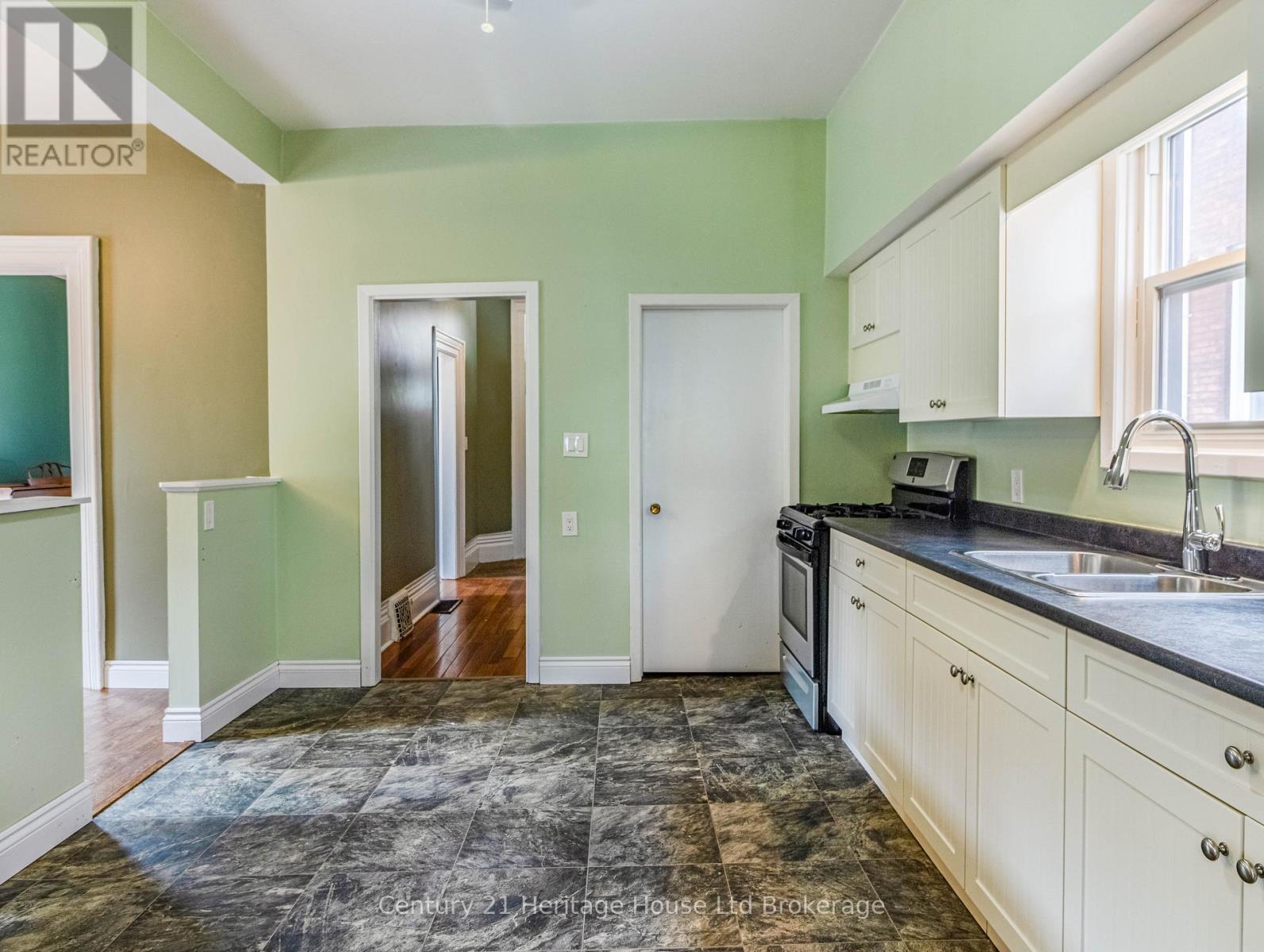 552 HATCH STREET - 12
