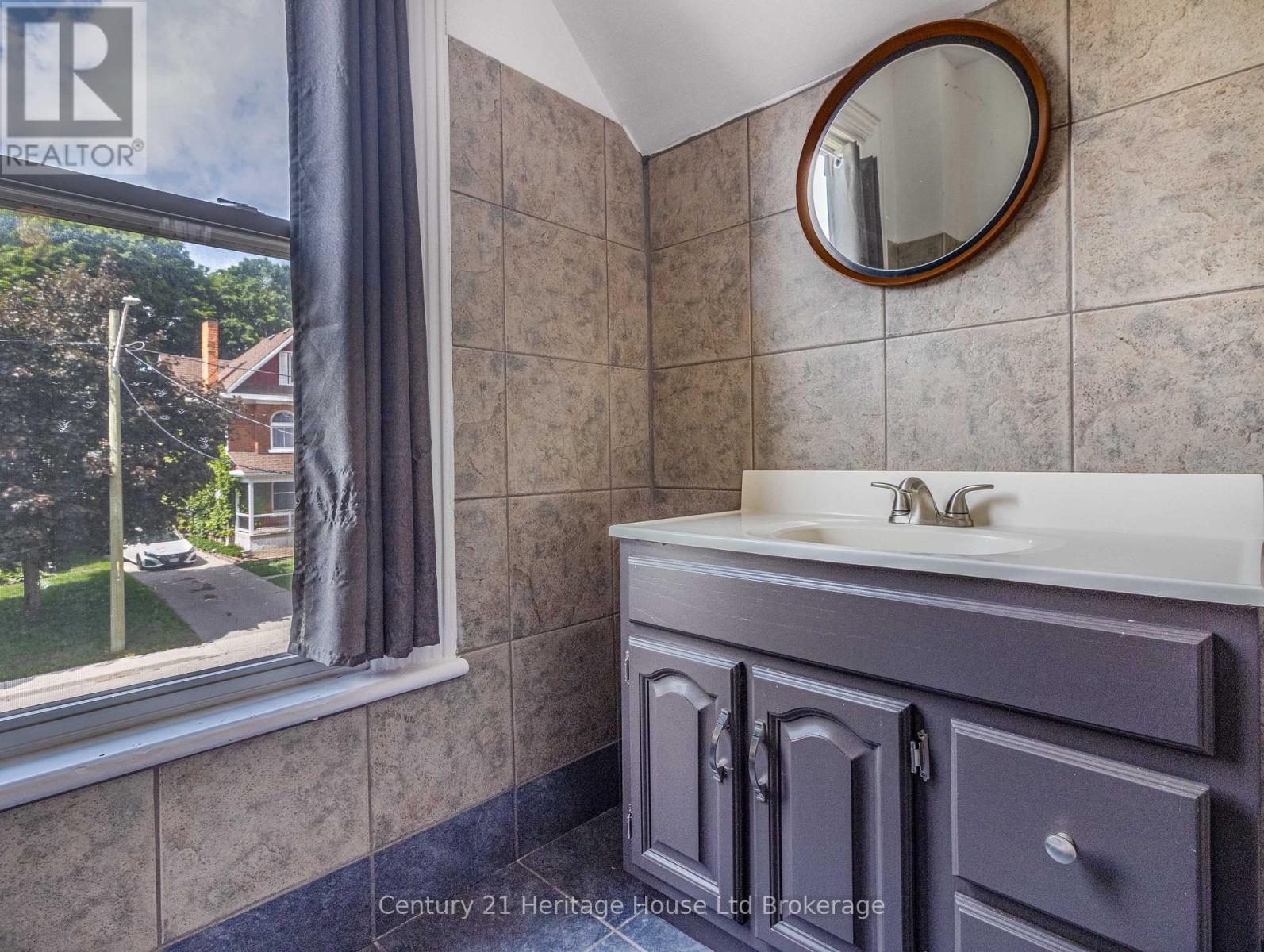 552 HATCH STREET - 21