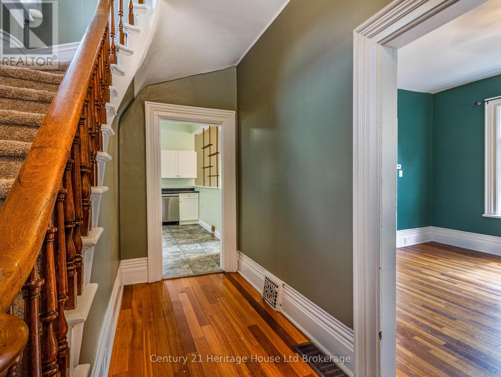 552 HATCH STREET - 4