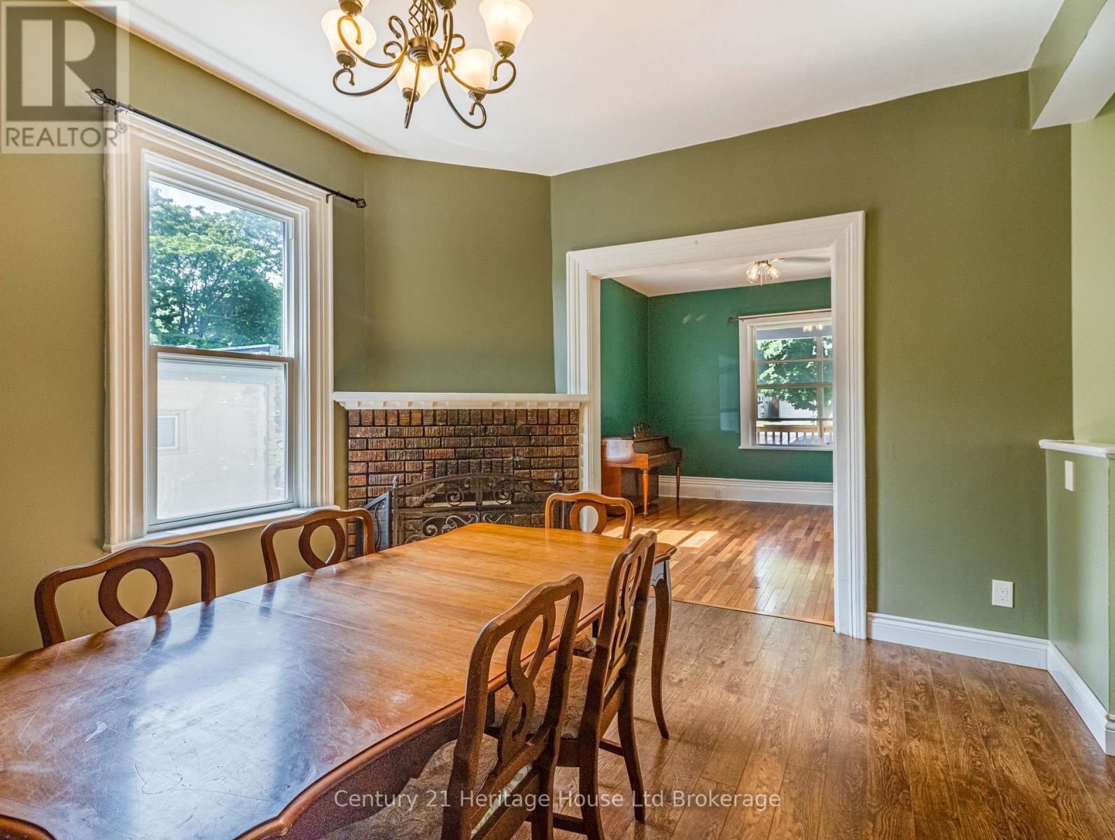 552 HATCH STREET - 10