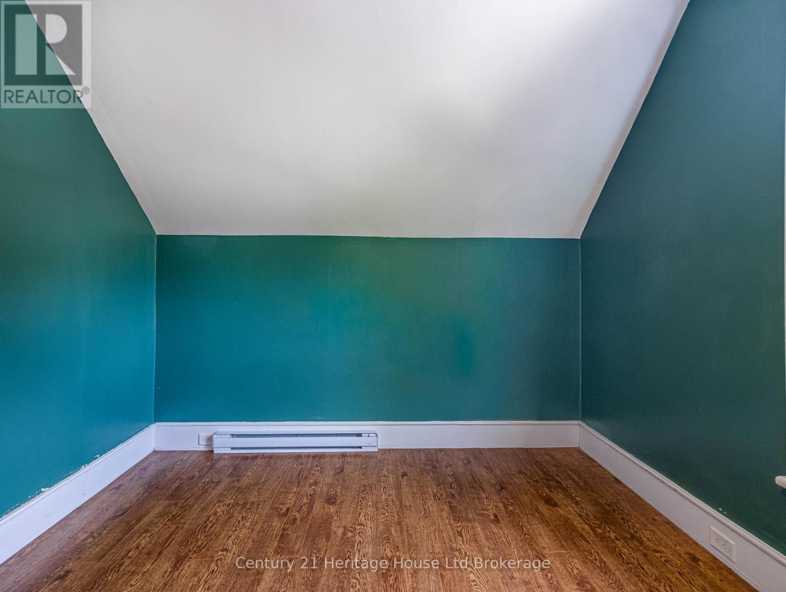 552 HATCH STREET - 23