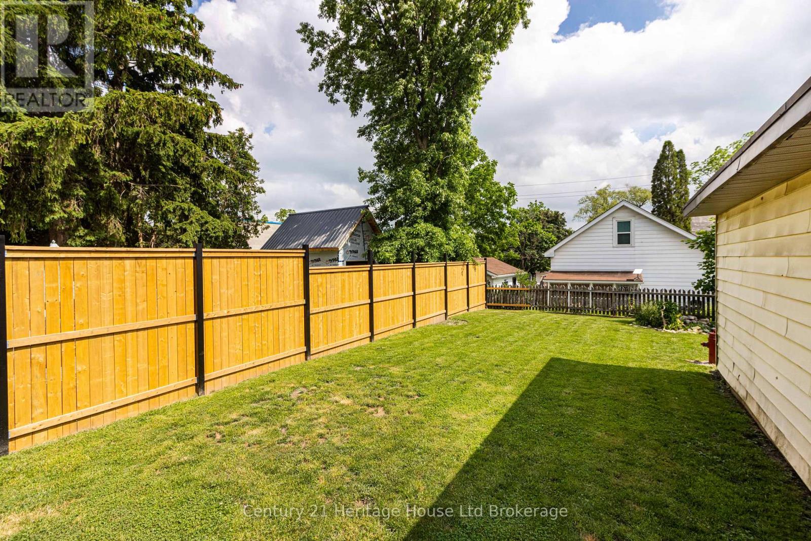 552 HATCH STREET - 2