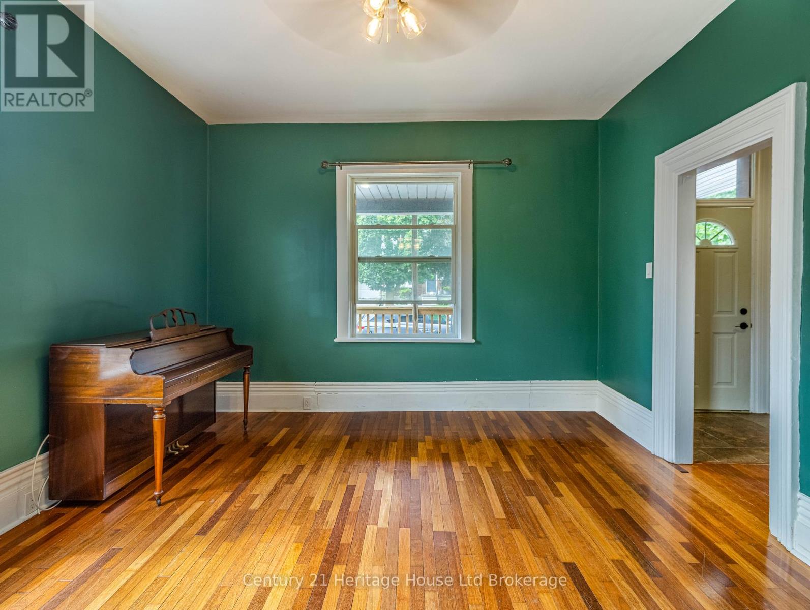 552 HATCH STREET - 5