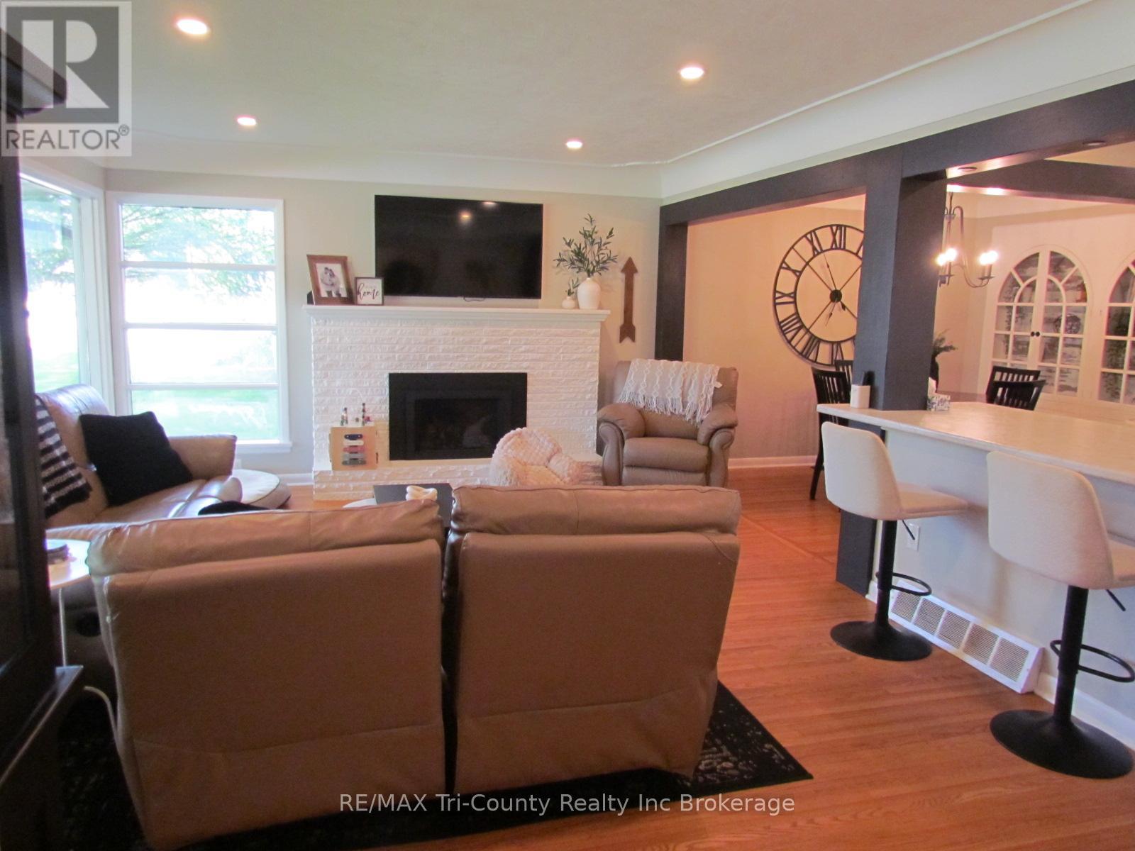 30 FAIRFIELD CRESCENT - Image 3
