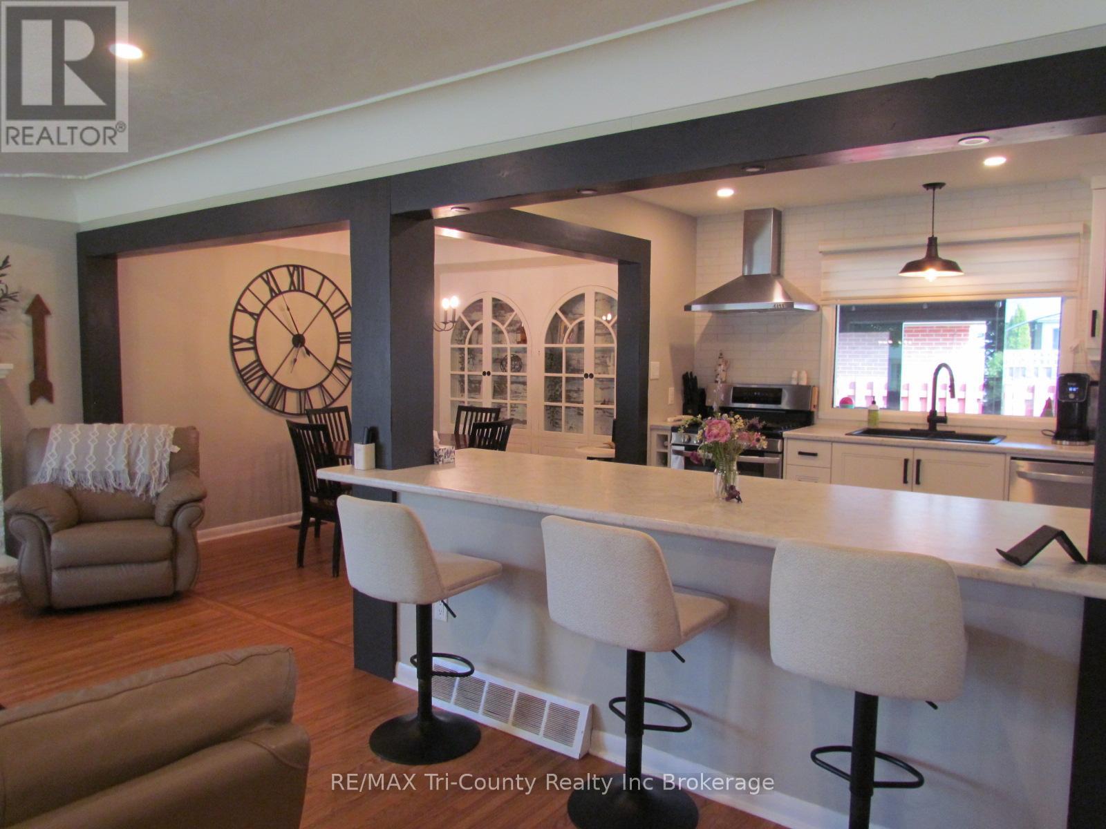 30 FAIRFIELD CRESCENT - Image 4